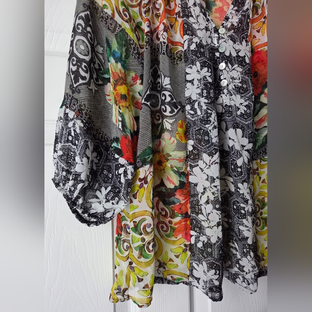 Fig and Flower Multicolor Floral Top Size S. Excellent condition. - Picture 5 of 11